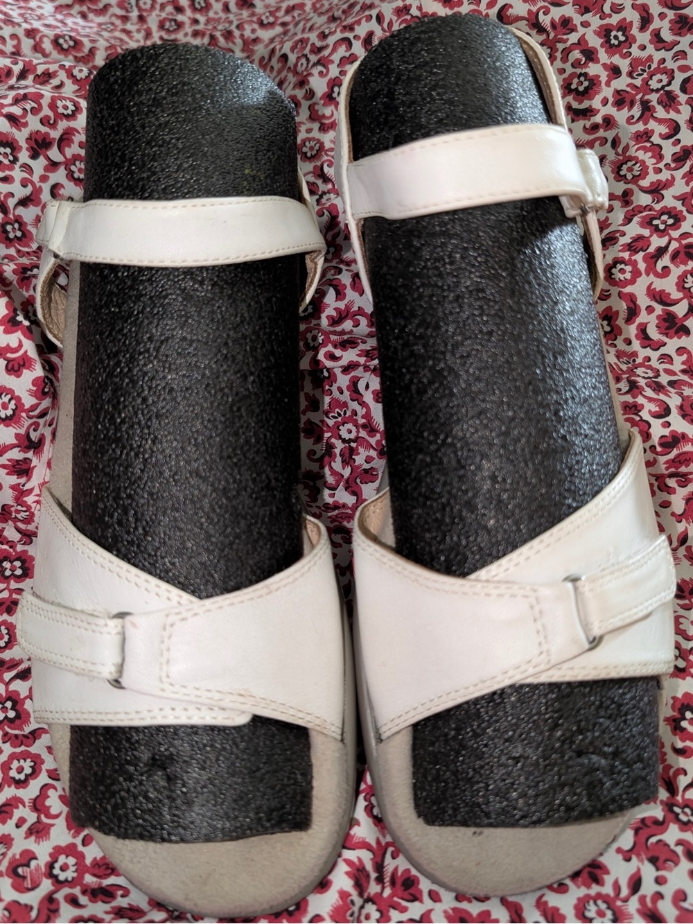 Walking Cradles Women's Off-White Adjustable Velcro Sandals size 9.5